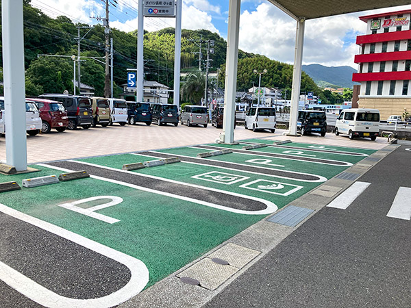 お客様駐車場